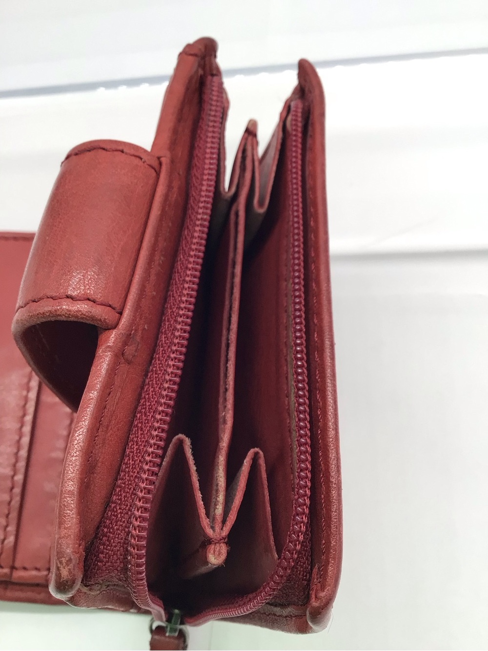 🌼3/$13🌼BUNDLE DAEL! Harbour 2nd Red Genuine Leather Billfold Wallet - Picture 3 of 6